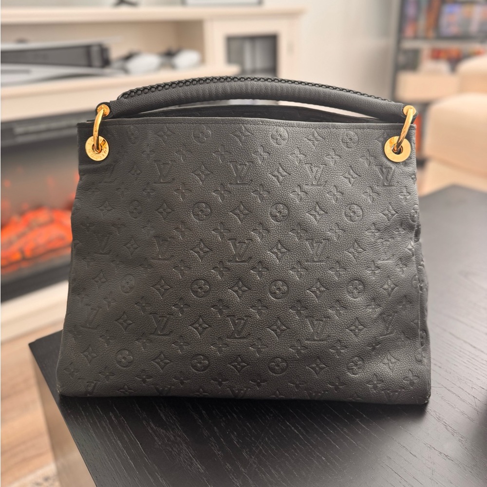 Authentic LV monogram artsy MM